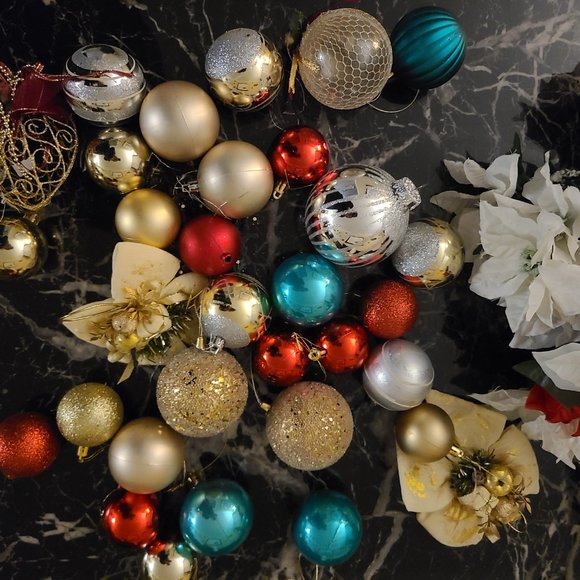 Christmas Decorations Lot - Picture 11 of 11